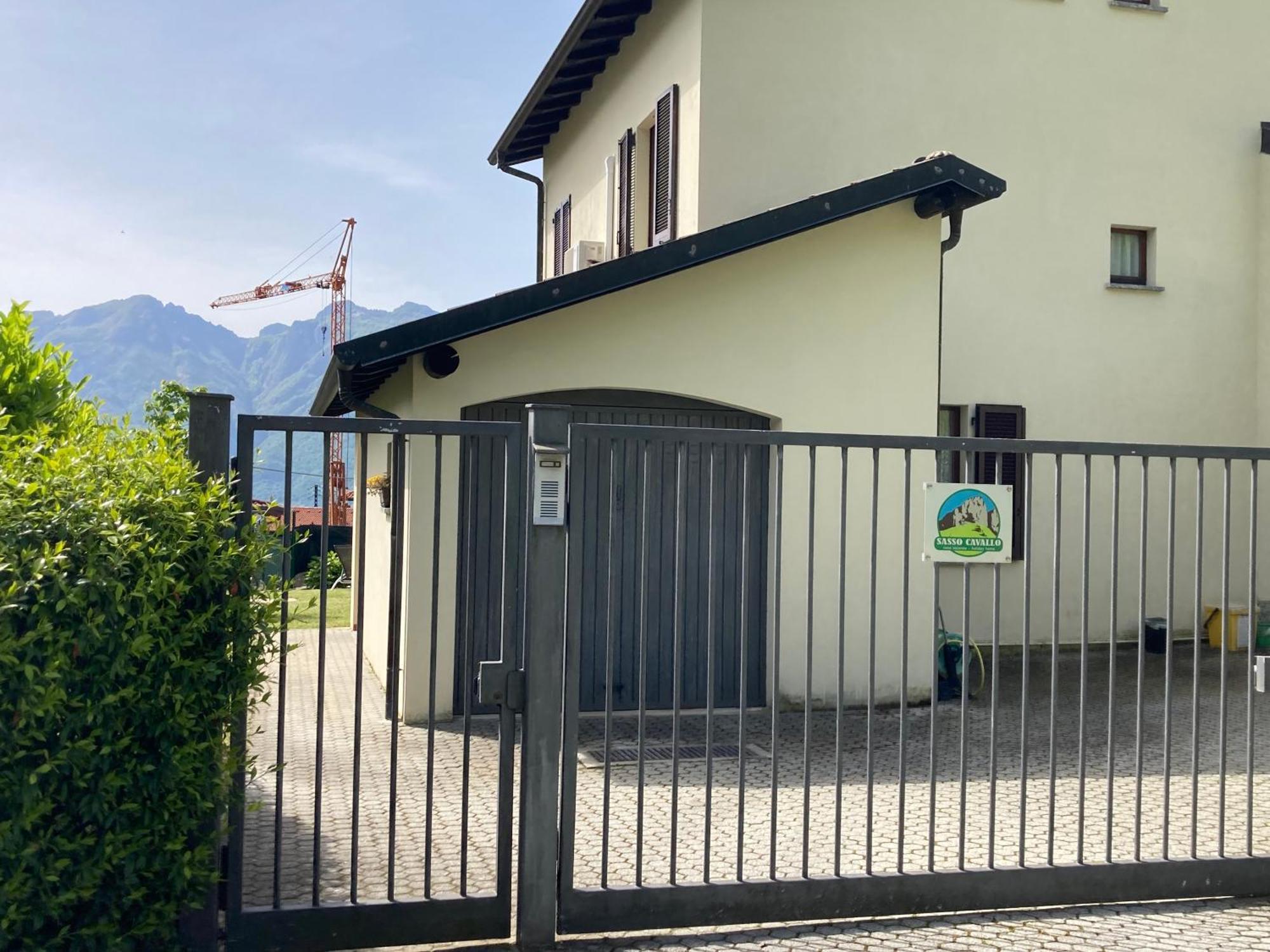 Villa Sasso Cavallo แมนเดลโล เดล ลาริโอ ภายนอก รูปภาพ